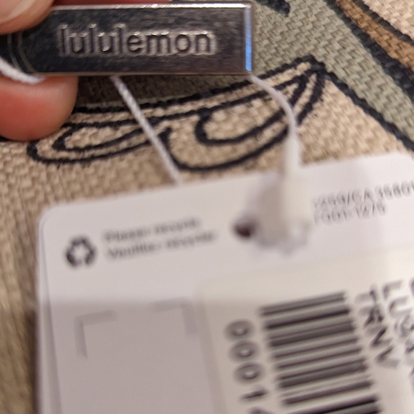 NWT Lululemon Everywhere Belt Bag - Picture 9 of 10